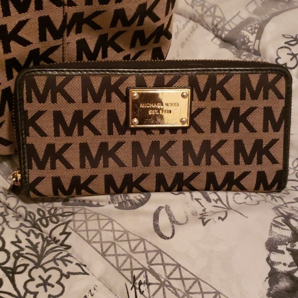Michael Kors purse and wallet - Picture 2 of 4